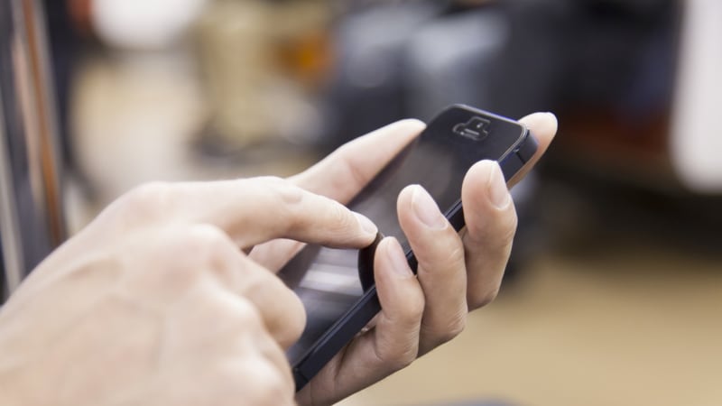 Uchovávat data z mobilů je protiprávní, potvrdil soud. Údaje ukazují i to, kdo s kým mluvil