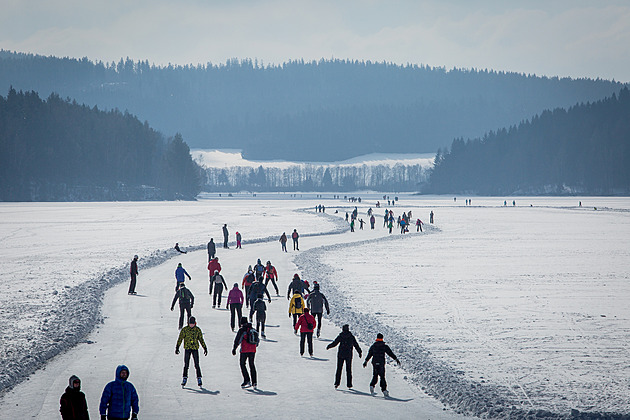 Ledaři nemají čím upravit dráhu na Lipně, jejich rolba je po nehodě poškozená