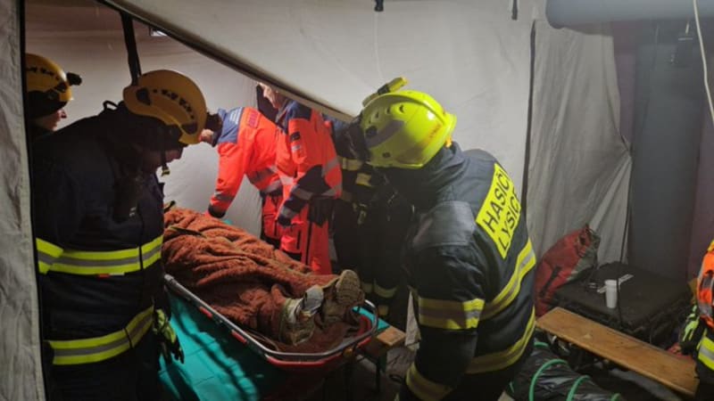 Záchranná akce v Moravském krasu: Muže se podařilo vytáhnout. V jeskyni byl asi 21 hodin