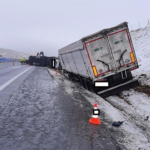 Na dálnic D3 u Budějovic se srazily dva kamiony, omezení trvalo hodiny