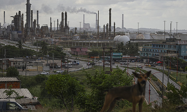 USA prodaly první várku venezuelské ropy za půl miliardy dolarů, peníze pohlídají