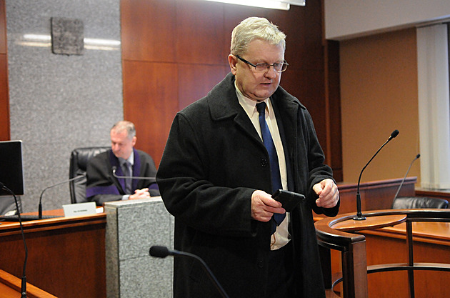 Za napadení Babiše opět padla podmínka, peněžitý trest senior nedostal