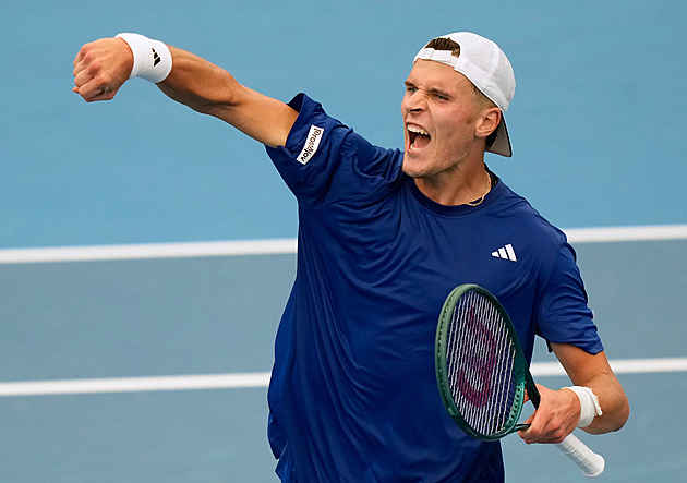 Menšík vyhrál dva zápasy za den a je ve finále. O titul zabojuje také Macháč