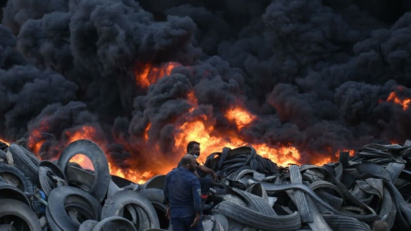 Rozsáhlý požár nákupního centra: Pákistánské úřady potvrdily 11 mrtvých, 60 lidí se pohřešuje