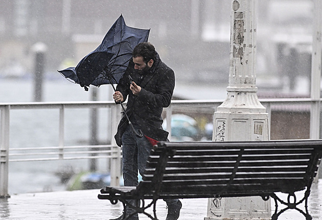 Jste zločinci a strašíte lidi. Meteorologové ve Španělsku čelí rostoucí nenávisti