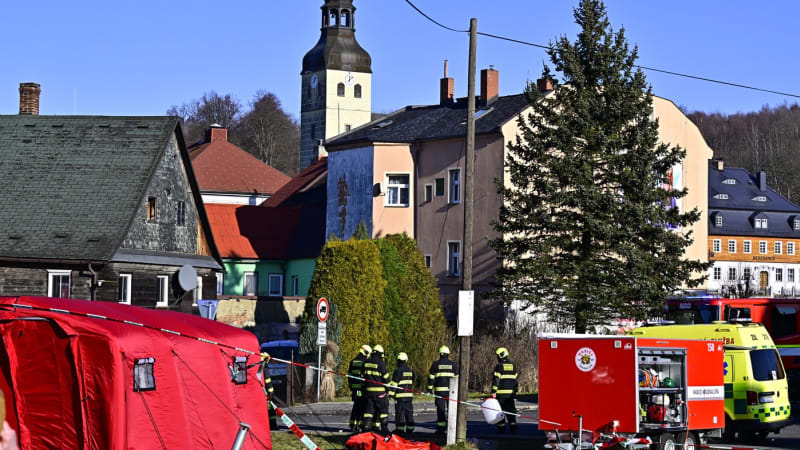 Střelba v Chřibské: Dva zranění stále leží v nemocnici. Muž i žena jsou po operaci