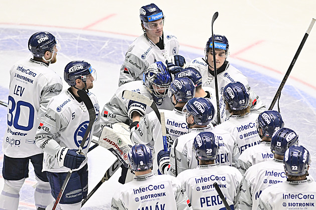 Malík pochytal všechny třinecké nájezdy. Vítězství v rozstřelu slaví i Hradec