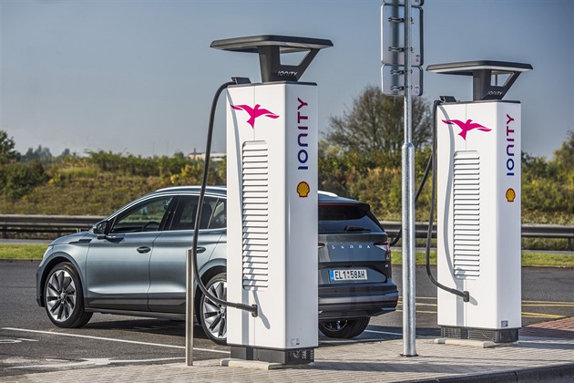 Účet za elektřinu klesne, elektroautaři to u nabíječek nepocítí. Ušetří doma