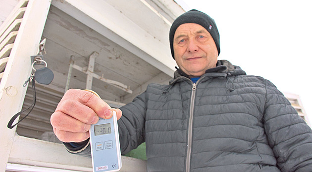 Lovec mrazů číhá na rekord. Novodobý „král Šumavy“ měří teploty i na běžkách