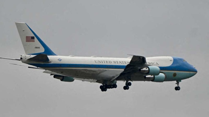 Air Force One měl poruchu: Trump na fórum do Davosu nedoletěl, letoun se musel vrátit