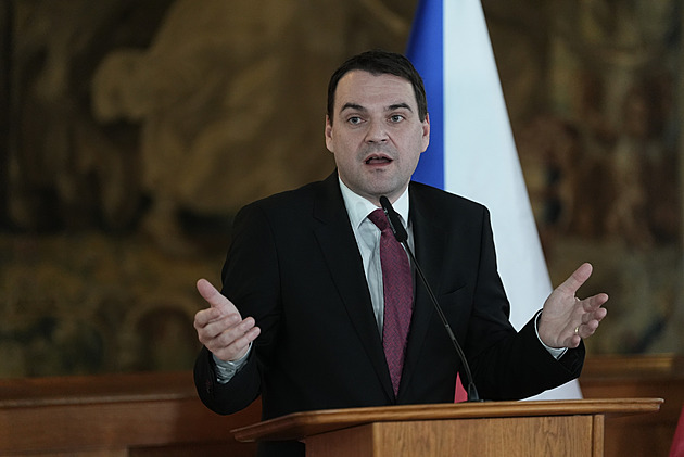 Mnichovský trapas, truhlík z okresního přeboru. Opozice cupuje Macinkův výstup