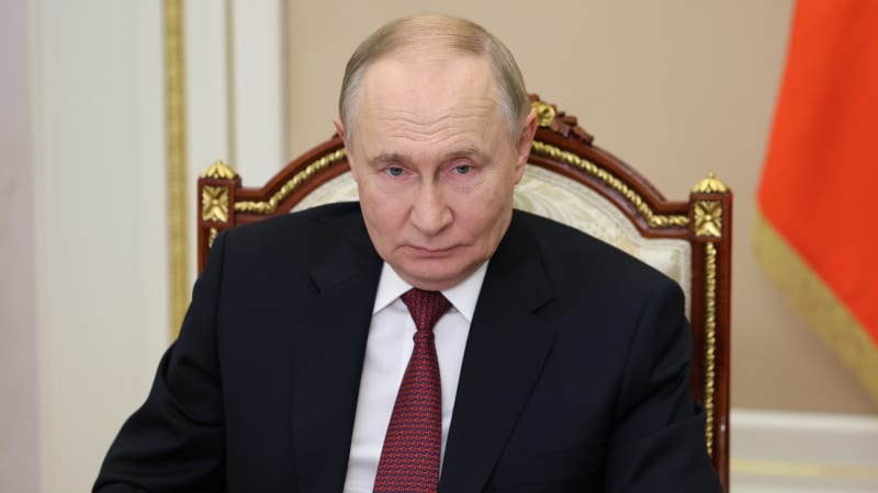 Putin spadl do vlastní pasti. Musí válčit, mír by ho stál moc, píše The Economist