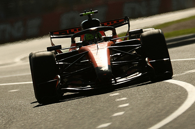 Norrisovi se v australských trénincích F1 nevedlo, vládli Leclerc a Piastri