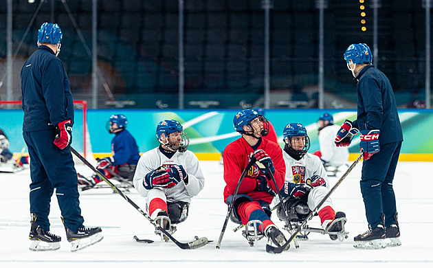 Atmosféra spíše jako na mistrovství světa, hlásí parahokejisté. Šanci na medaili cítí