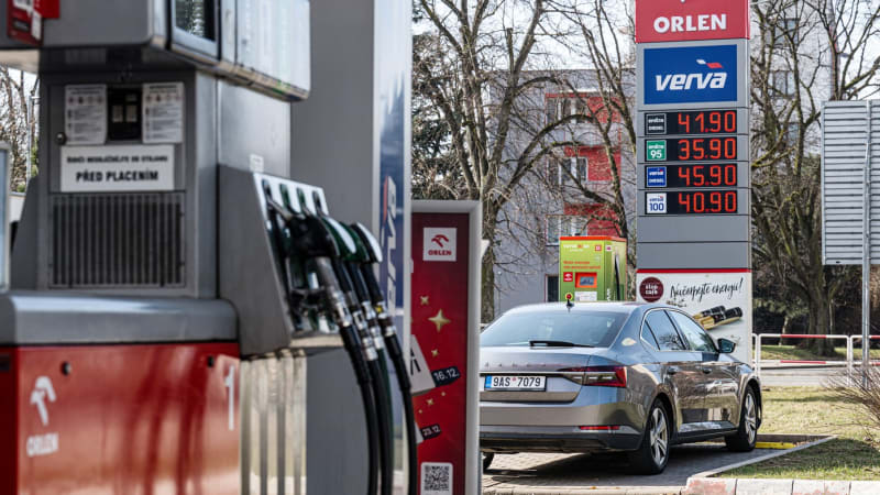 Benzin a naftu čeká tento týden prudké zdražení. Na jakou cenu se paliva vyšplhají?
