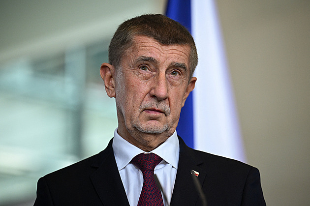 Dozvuky Vystrčilovy cesty? Lety politiků včetně prezidenta nově schvaluje premiér