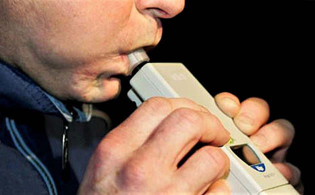 Obnovení řidičáku šoférovi nevyšlo. Při závěrečné zkoušce v autoškole nadýchal