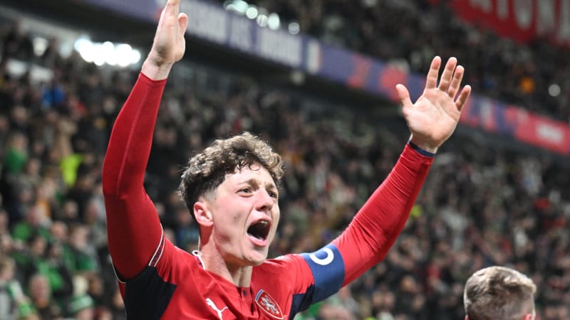 Fotbalisty požene v boji o šampionát plná Letná. Ještě nějaký lístek se ale může objevit