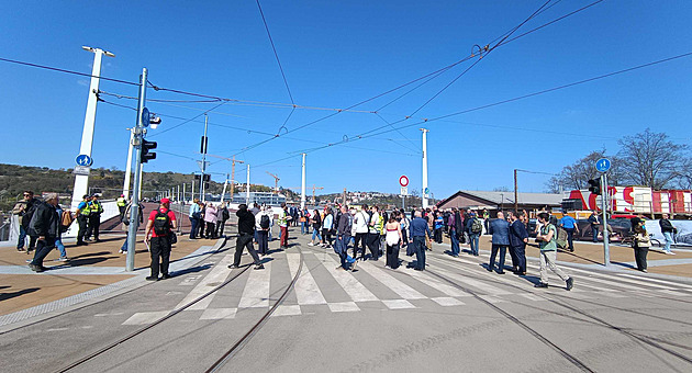 Otevírá se Dvorecký most. Uleví dopravě na jihu Prahy, auta na něj ale nesmí