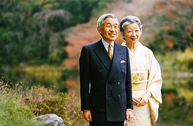 Šla proti japonským tradicím, císařovna Mičiko za to čelila šikaně od tchyně i médií