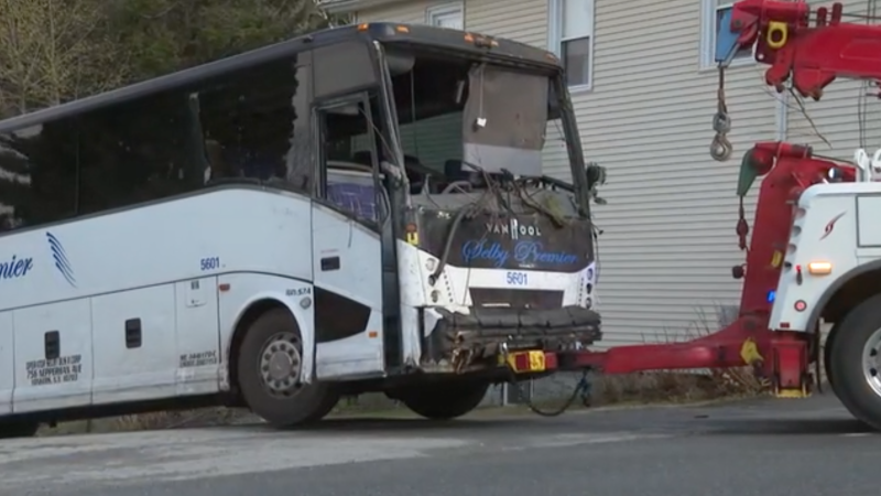 Hrůzná nehoda v Bronxu: Autobus se studenty sjel ze srázu, několik se jich zranilo