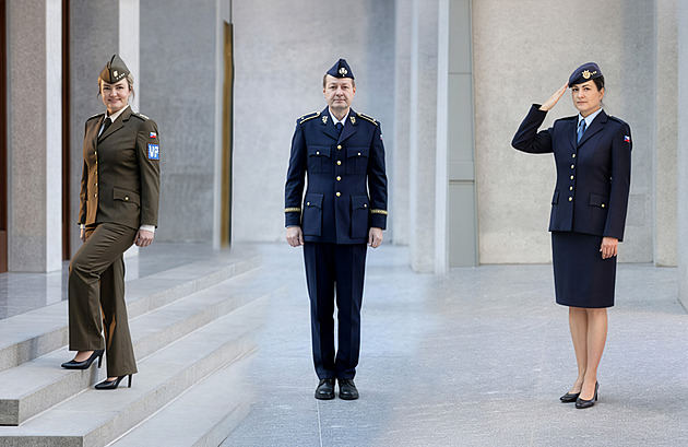 OBRAZEM: Už žádná podobnost s Rusy. Armáda představila nové stejnokroje