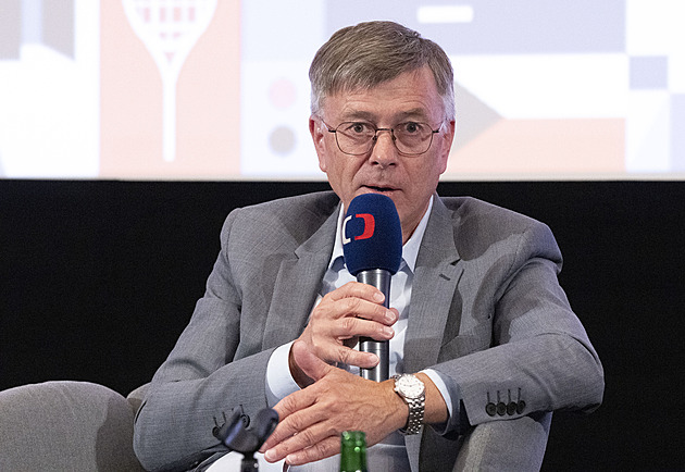 Stávkovou pohotovost vyhlásila i televize. ČT nedáme, skandovali pracovníci