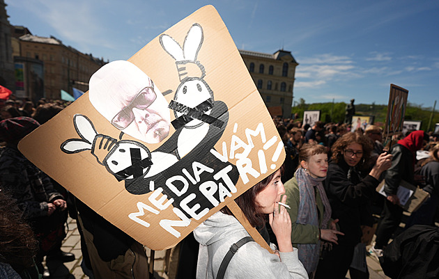 Protesty studentů ONLINE: Média vám nepatří, vzkazují vládě. Dorazil i Hřib