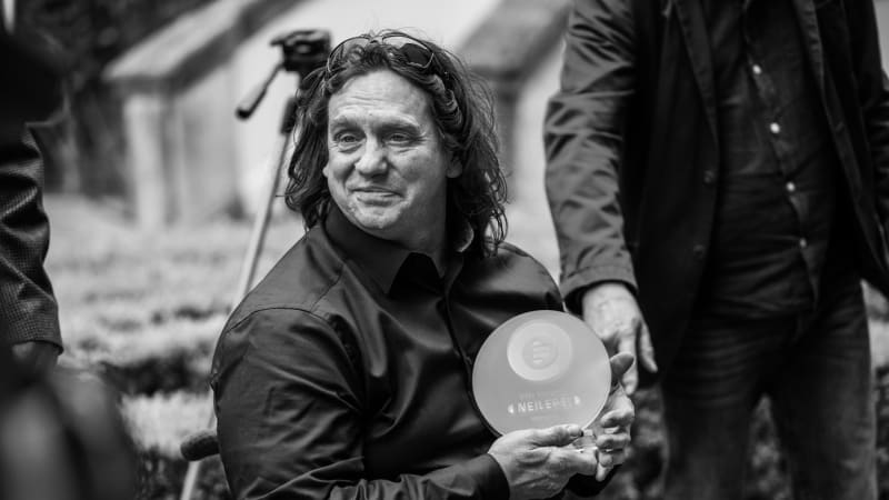 ON-LINE: Česko se loučí s Potměšilem. Na smuteční mši může veřejnost, zazní i oblíbená hudba