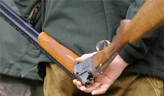 Za smrt myslivce zastřeleného při honu na Tachovsku obvinila policie jeho kolegu