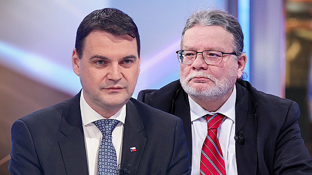 Summit není cvičení lampasáků, řekl Macinka. Nevyskakujte si, reagoval Vondra