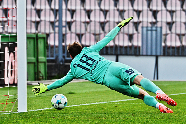 Ivánek by se bavil. Žižkov doma zdolal Táborsko, kopal tři penalty za poločas