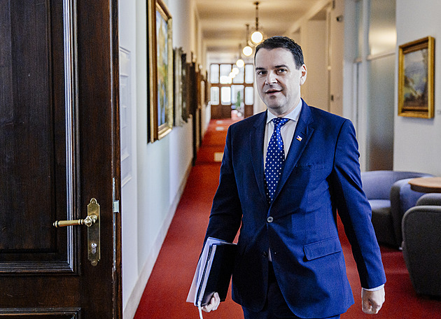 Lipavský se opřel do Macinky kvůli Českým centrům. Ministr slibuje velké změny