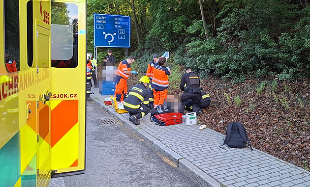 Řidič vyjel na chodník, kde srazil ženu. Patrně za to mohl mikrospánek