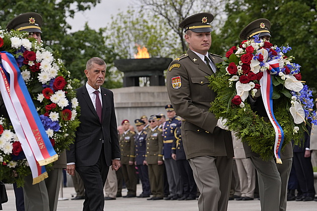 Co řekli ke Dni vítězství. Babiš: Státnická síla se pozná podle odvahy ukončit válku
