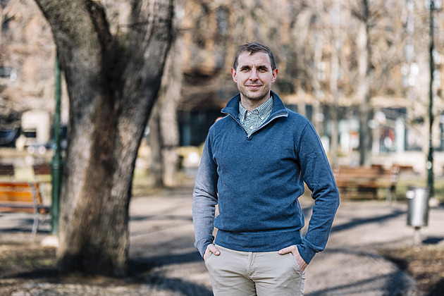 Příčina bolesti zad leží většinou jinde než tam, kde to zrovna bolí, říká fyzioterapeut