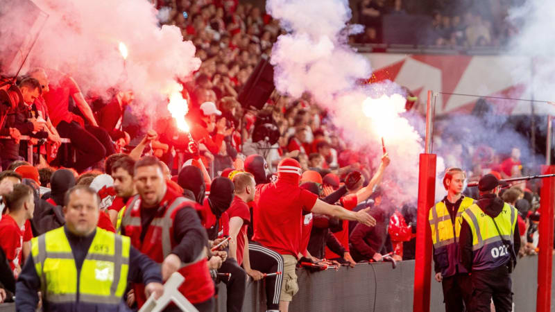 Kdo rozhodne o trestu pro Slavii? Odpůrce pyrotechniky i fotbalová legenda