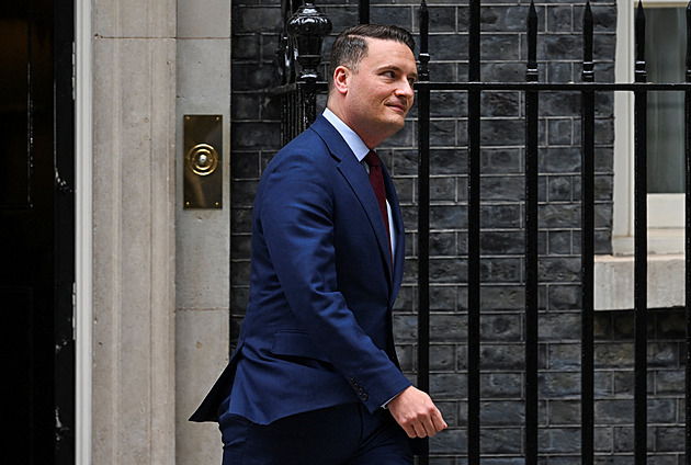 Ministr zdravotnictví Streeting oznámil rezignaci, chce vystřídat Starmera