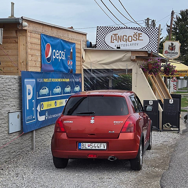 Slovenské úřady uznaly chybu. Odpustí prodejci langošů pokutu za chybějící diakritiku