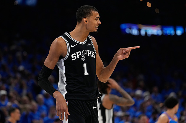 San Antonio vede, šampiony přetlačilo ve druhém prodloužení. Zářil Wembanyama