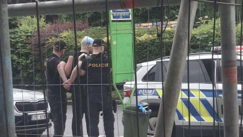 Mord na Karvinsku: Žena nepřežila útok nožem. Sousedi prozradili totožnost možného útočníka