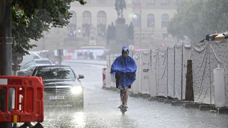 Zpřísněná VÝSTRAHA: Bouřky již brzy udeří v plné síle. Podívejte se, kde hrozí i vítr a kroupy