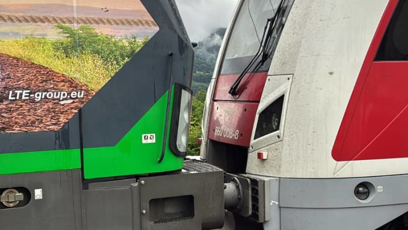 Srážka vlaků na Slovensku: Na místě jsou nejméně dva zranění