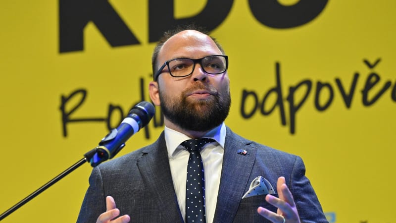 Emoce ve Sněmovně kvůli Pavlovi: Lidovec se radoval z verdiktu soudu. Přišly ostré reakce z ANO